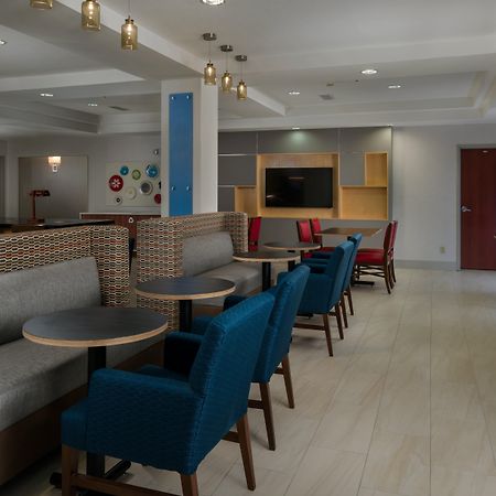 Holiday Inn Express Lawrence By Ihg Bagian luar foto
