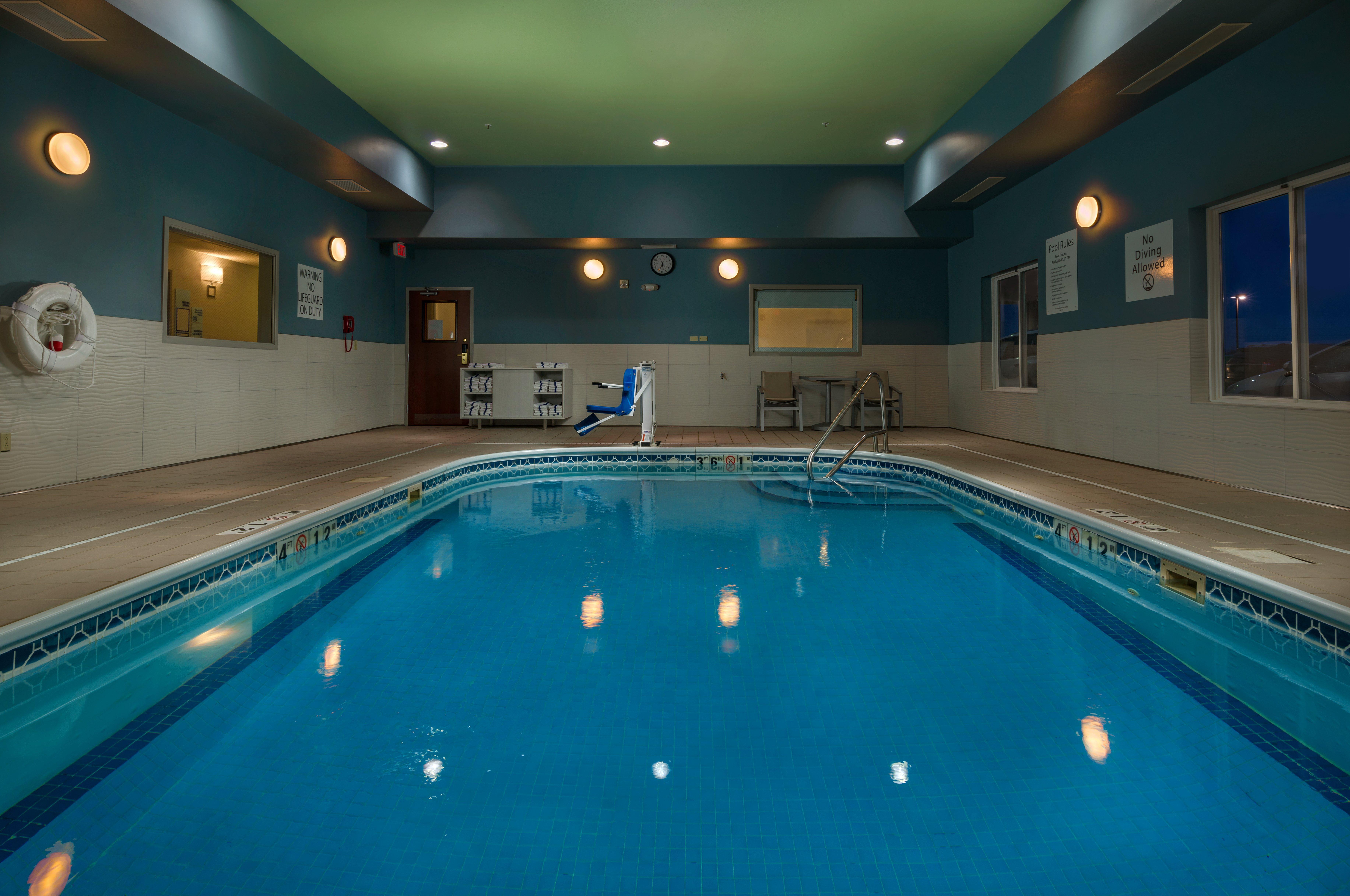 Holiday Inn Express Lawrence By Ihg Bagian luar foto