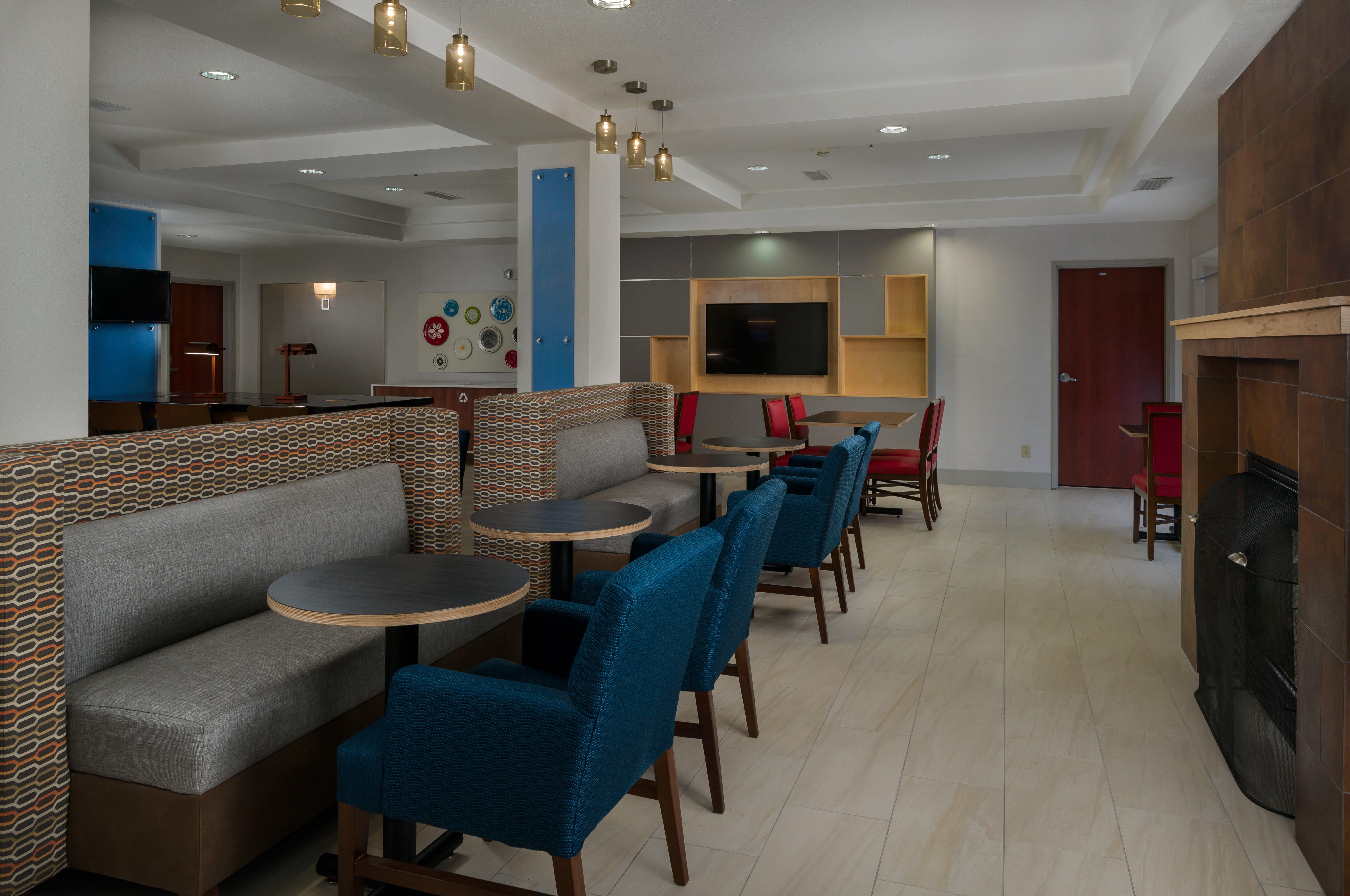 Holiday Inn Express Lawrence By Ihg Bagian luar foto