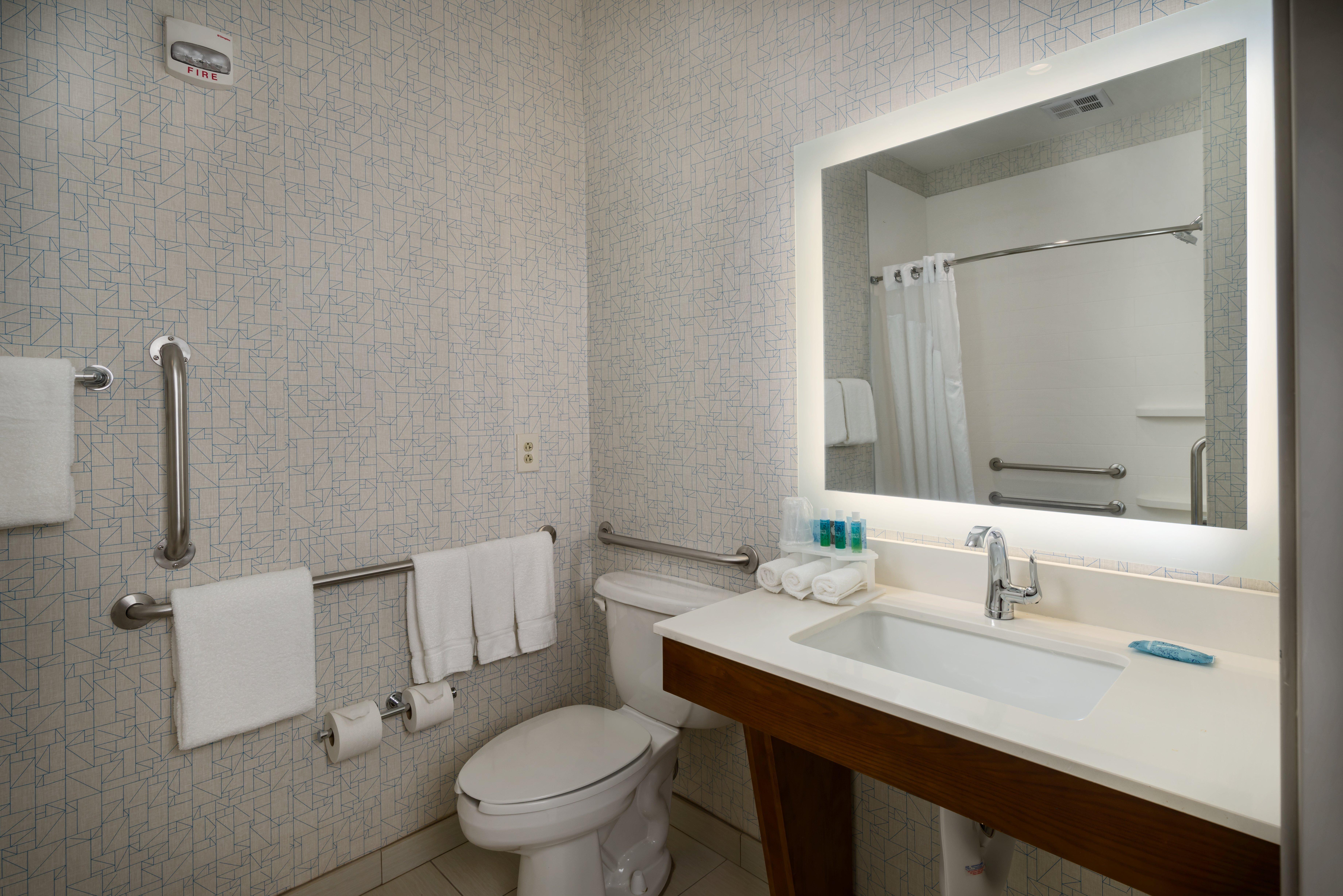 Holiday Inn Express Lawrence By Ihg Bagian luar foto