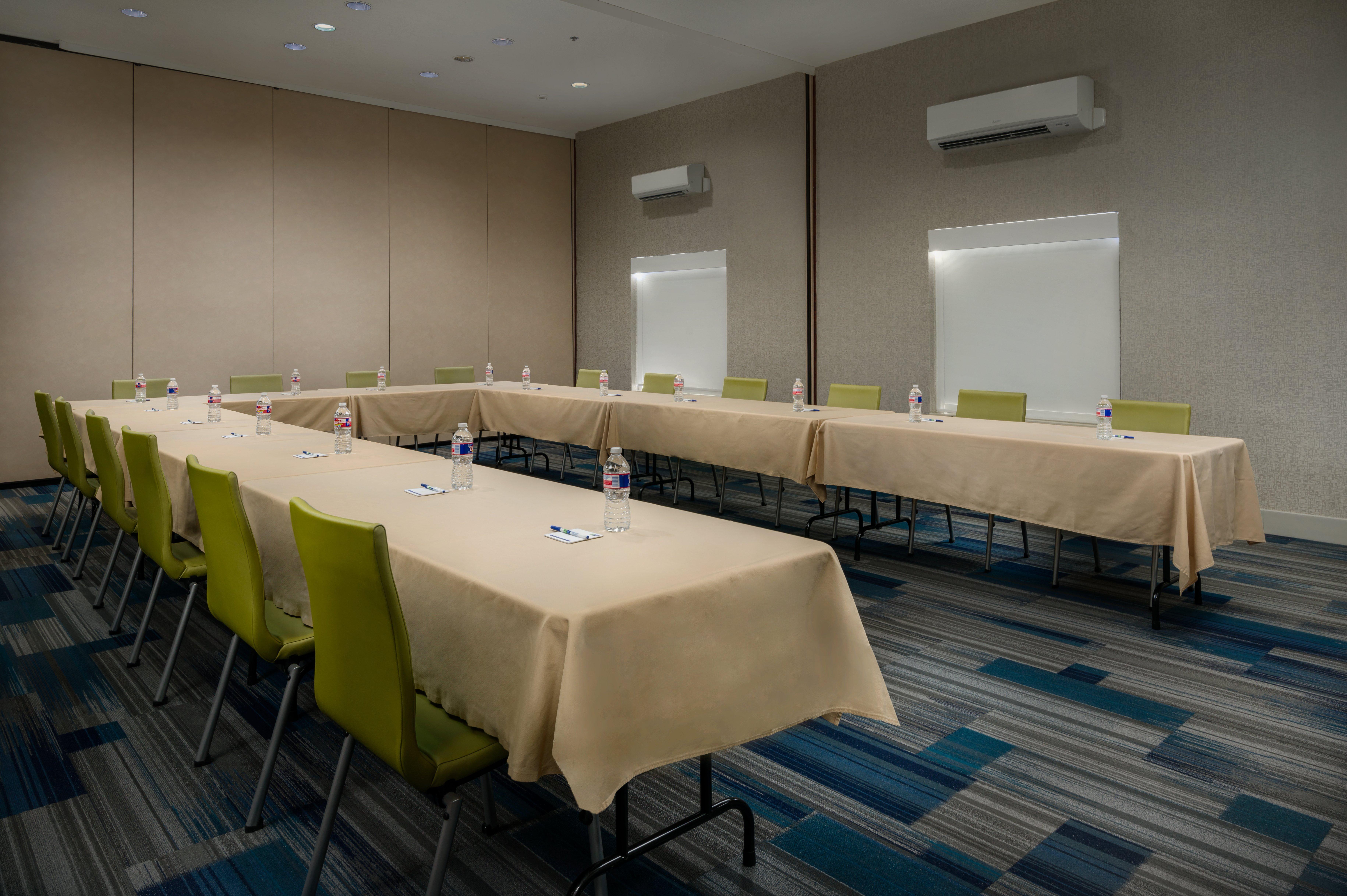 Holiday Inn Express Lawrence By Ihg Bagian luar foto
