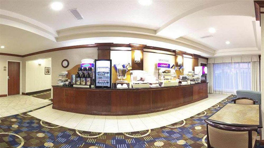 Holiday Inn Express Lawrence By Ihg Bagian luar foto