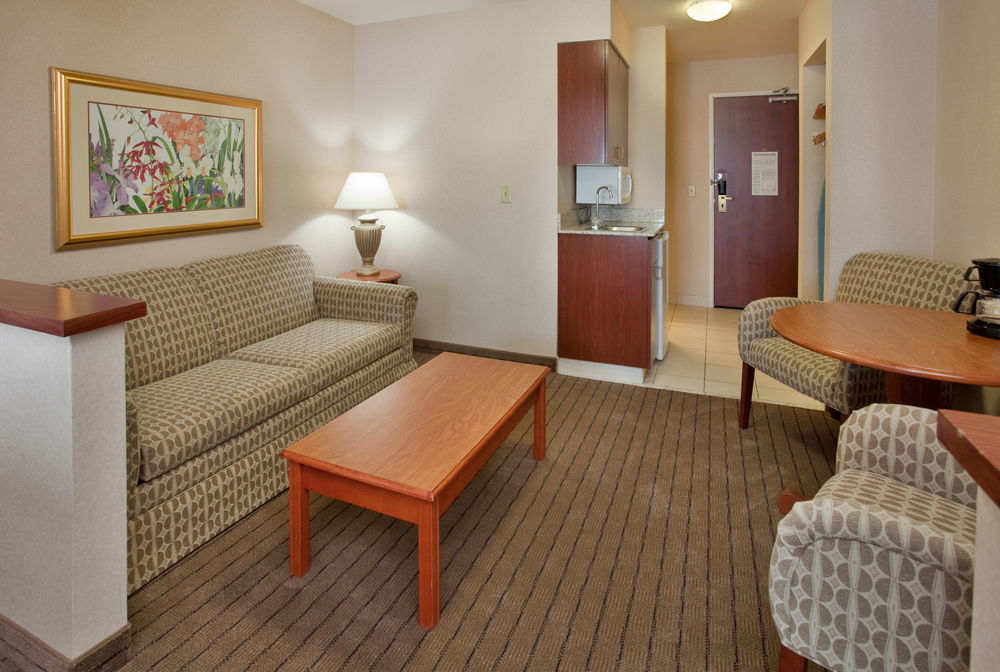 Holiday Inn Express Lawrence By Ihg Bagian luar foto