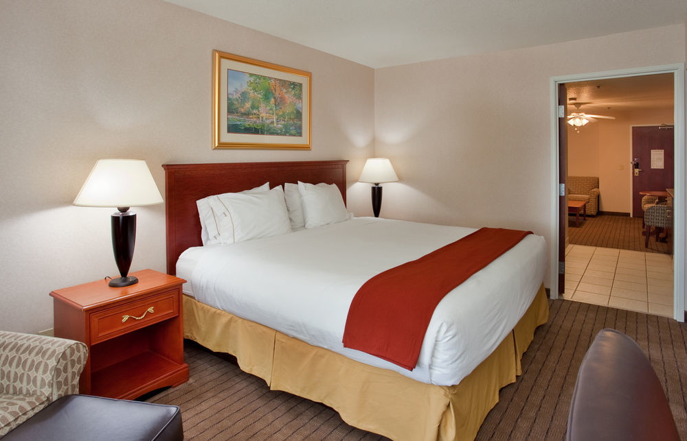 Holiday Inn Express Lawrence By Ihg Bagian luar foto