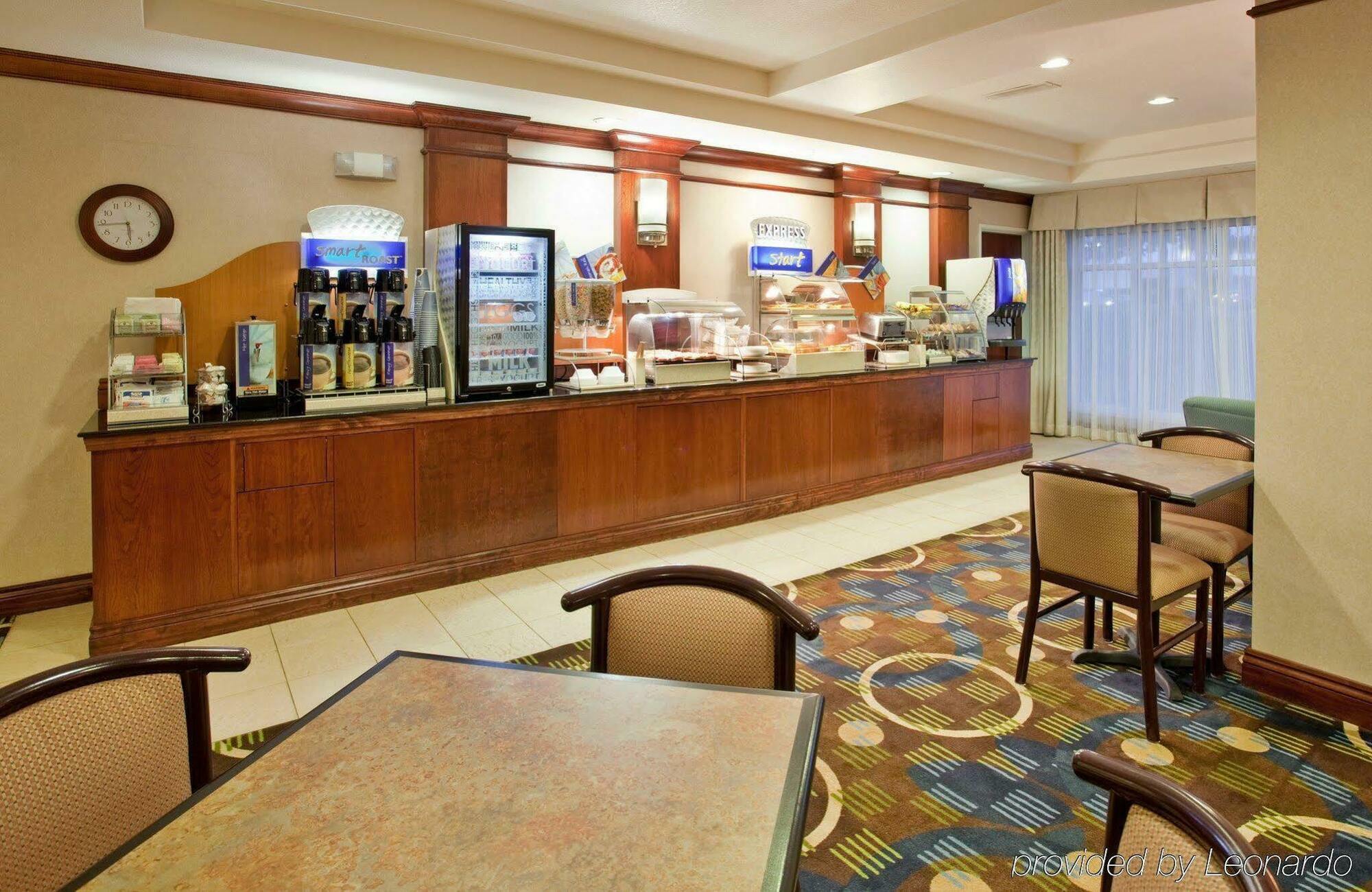 Holiday Inn Express Lawrence By Ihg Bagian luar foto