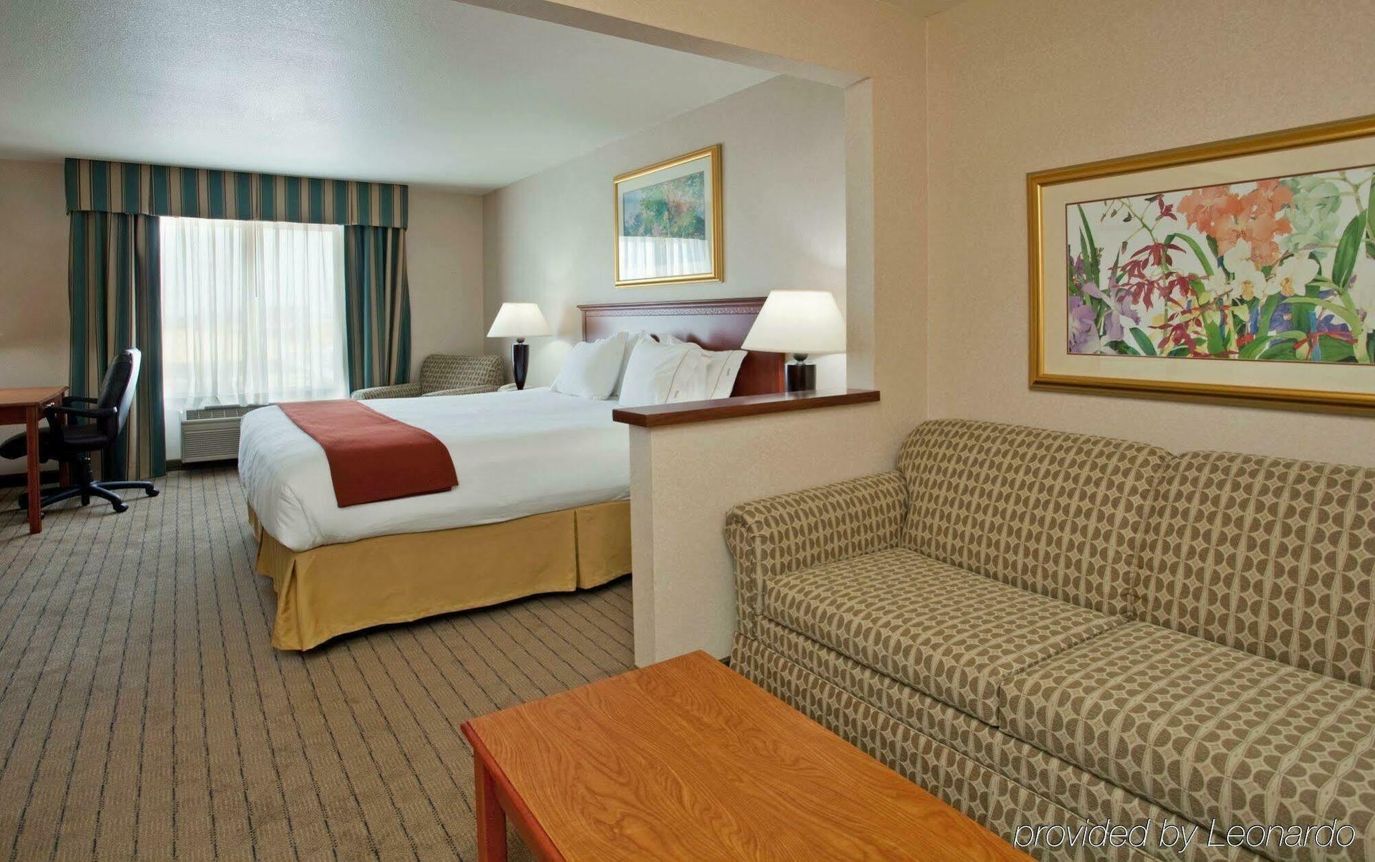Holiday Inn Express Lawrence By Ihg Bagian luar foto